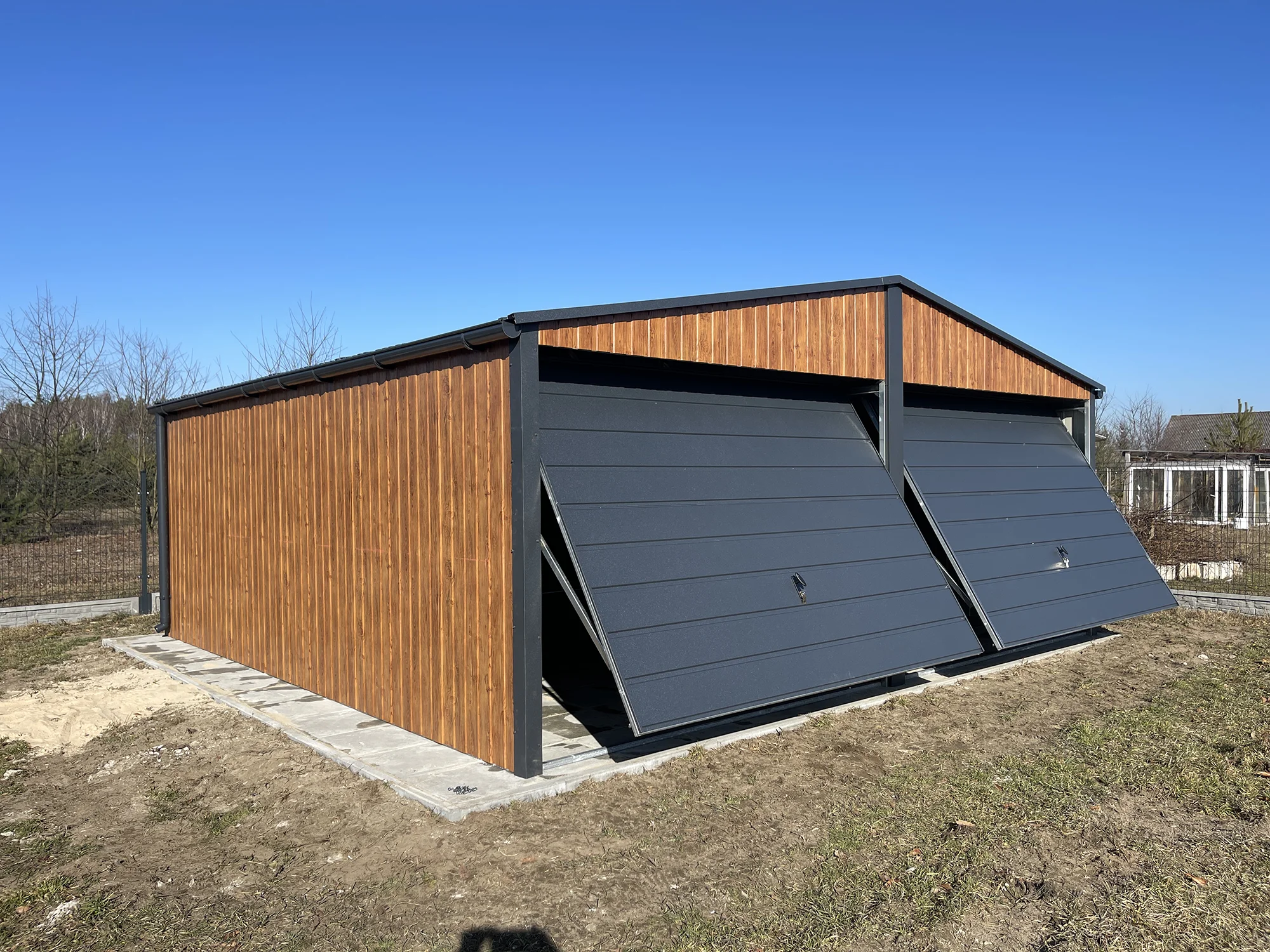 Horganyzott lemezgarázs 6x5 m Aranytölgy / Grafit