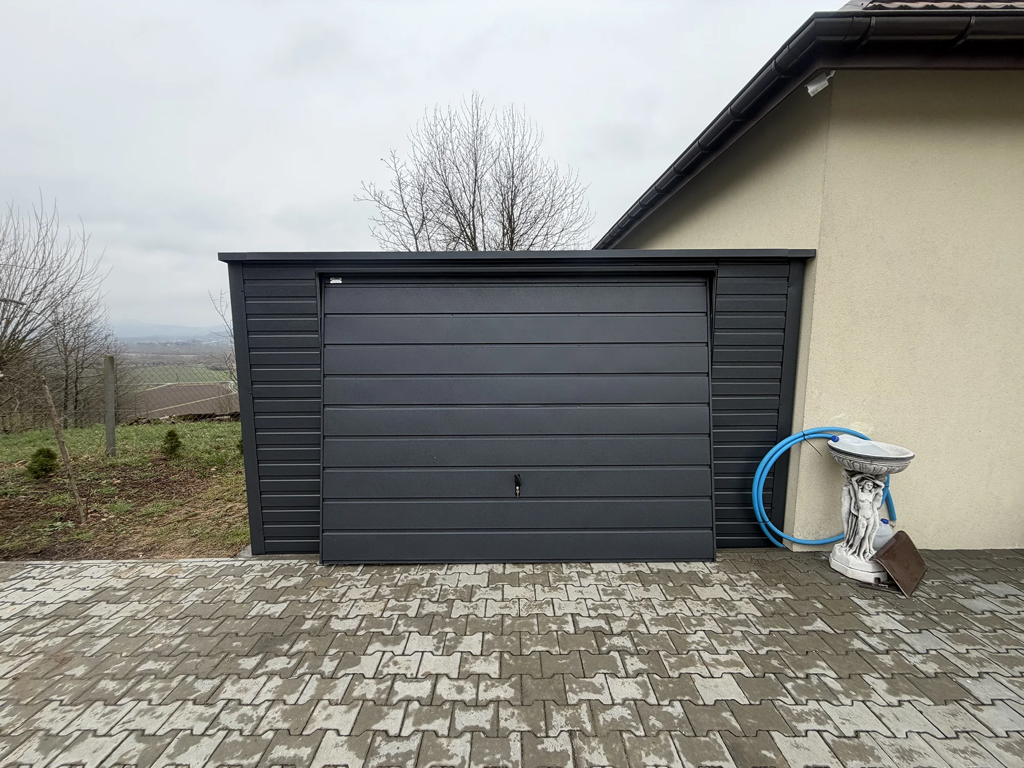 Prémium acélgarázs 4x6m – grafit RAL 7016 - Image 4
